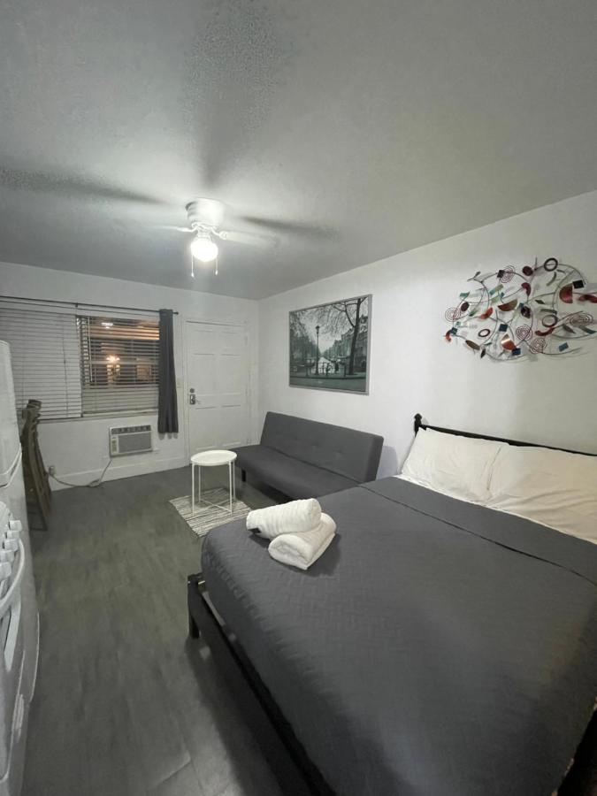Trendy Pads In Hollywood Apartment ภายนอก รูปภาพ